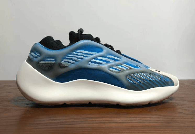 Yeezy 700 V3极光配色最新实物图曝光！8月29日发售！ (ID:47691) - 图片1