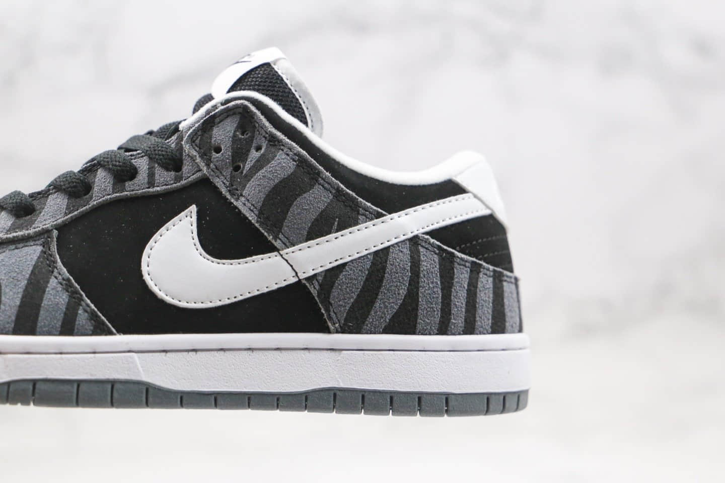 耐克Nike Dunk Low Pro纯原版本低帮2020版dunk板鞋斑马条纹黑白色内置Zoom气垫 货号:DD1390-106