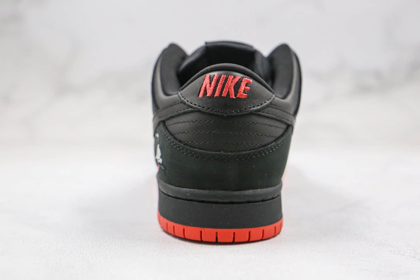 耐克Nike SB Dunk low Trd QS x Black Pigeon纯原版本低帮SB黑鸽子黑红色板鞋内置Zoom气垫 货号:883232-008