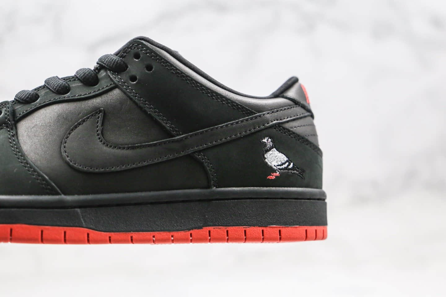 耐克Nike SB Dunk low Trd QS x Black Pigeon纯原版本低帮SB黑鸽子黑红色板鞋内置Zoom气垫 货号:883232-008