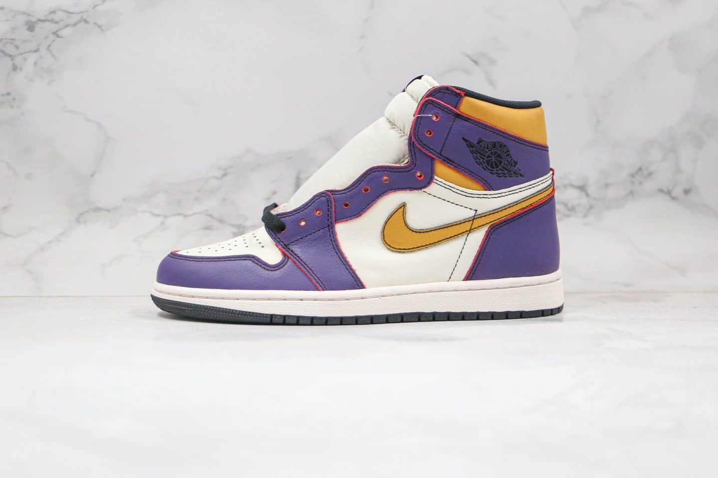 乔丹Nike SB x Air Jordan 1 Retro High OG Court Purple纯原版本高帮AJ1湖人刮刮乐SB联名款紫金色原盒配件齐全 (ID:48910) - 图片1