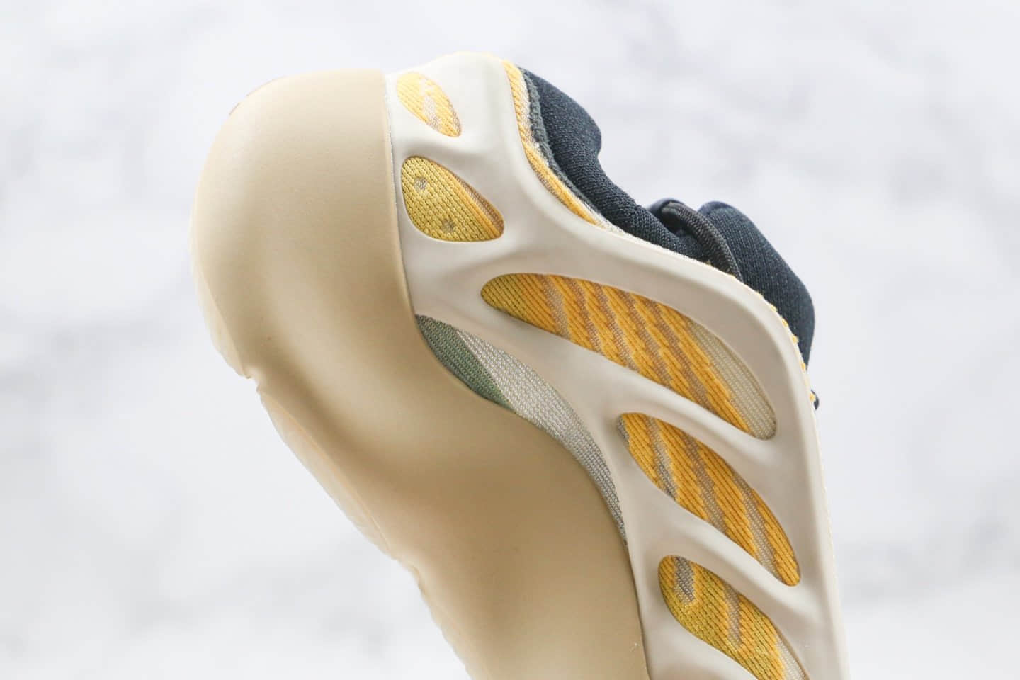 阿迪达斯Adidas Yeezy 700 V3 Azael纯原版本椰子700V3异形黄白色复古老爹鞋原鞋开模正确鞋面夜光材质 货号:G54853
