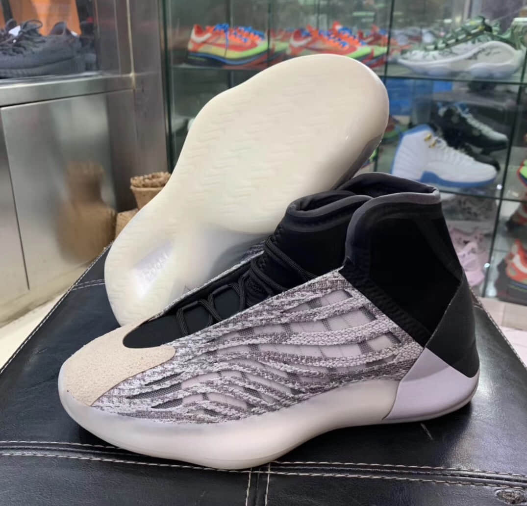 阿迪达斯Yeezy篮球鞋首发配色下月回归!原价入手的好机会! 货号:Q46473