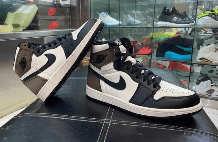 TS天价联名平替！AJ1小倒钩最新实物图释出！ (ID:51706) - 图片1