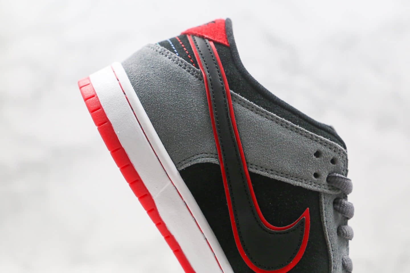 耐克Nike SB Dunk Low Pro SB BMW纯原版本低帮SB DUNK宝马仪表盘灰黑红色板鞋内置Zoom缓震气垫 货号:895969-006