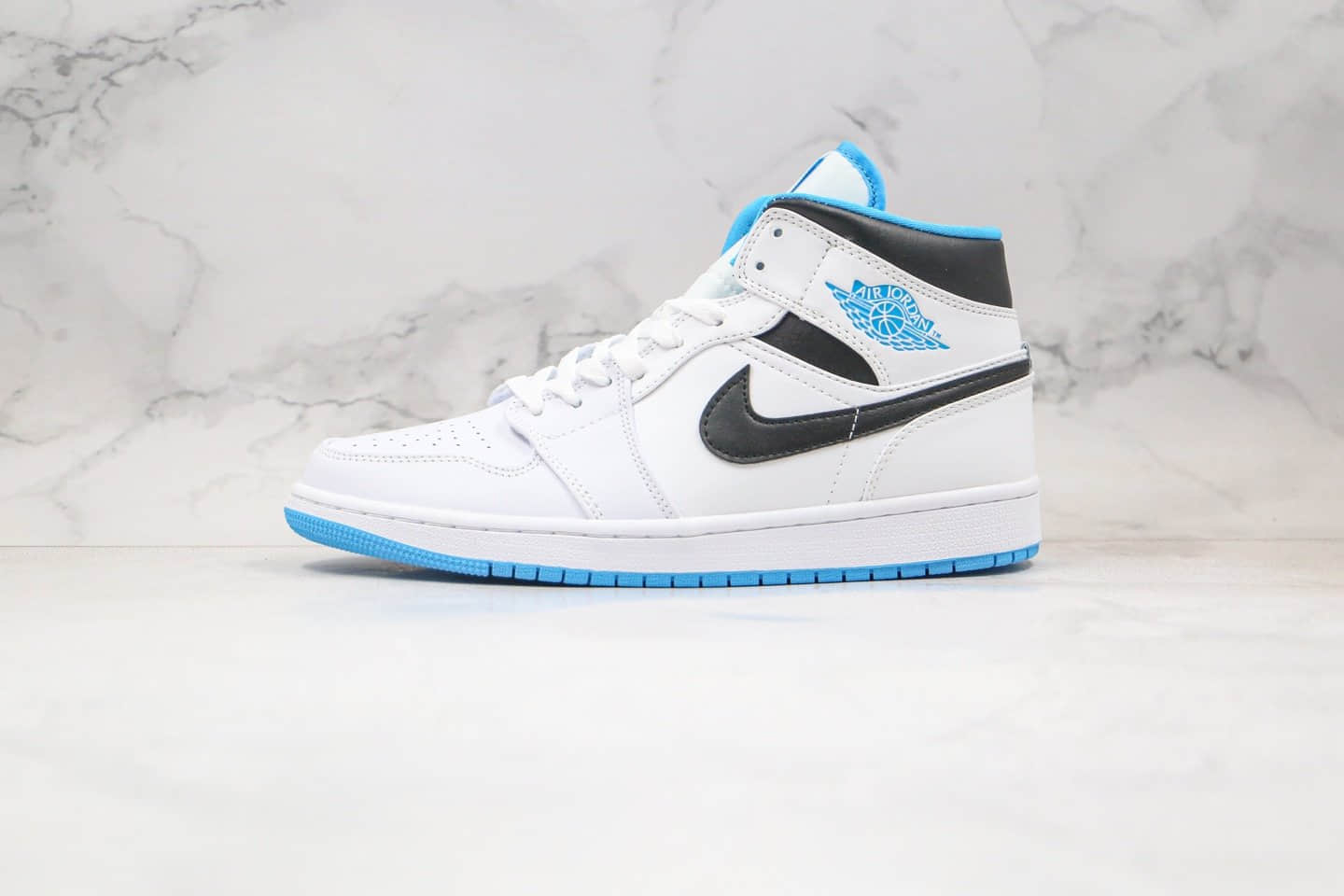 乔丹Air Jordan 1 Mid Laser Blue纯原版本中帮AJ1激光白黑蓝色原盒原标正确后跟定型 货号:554724-141