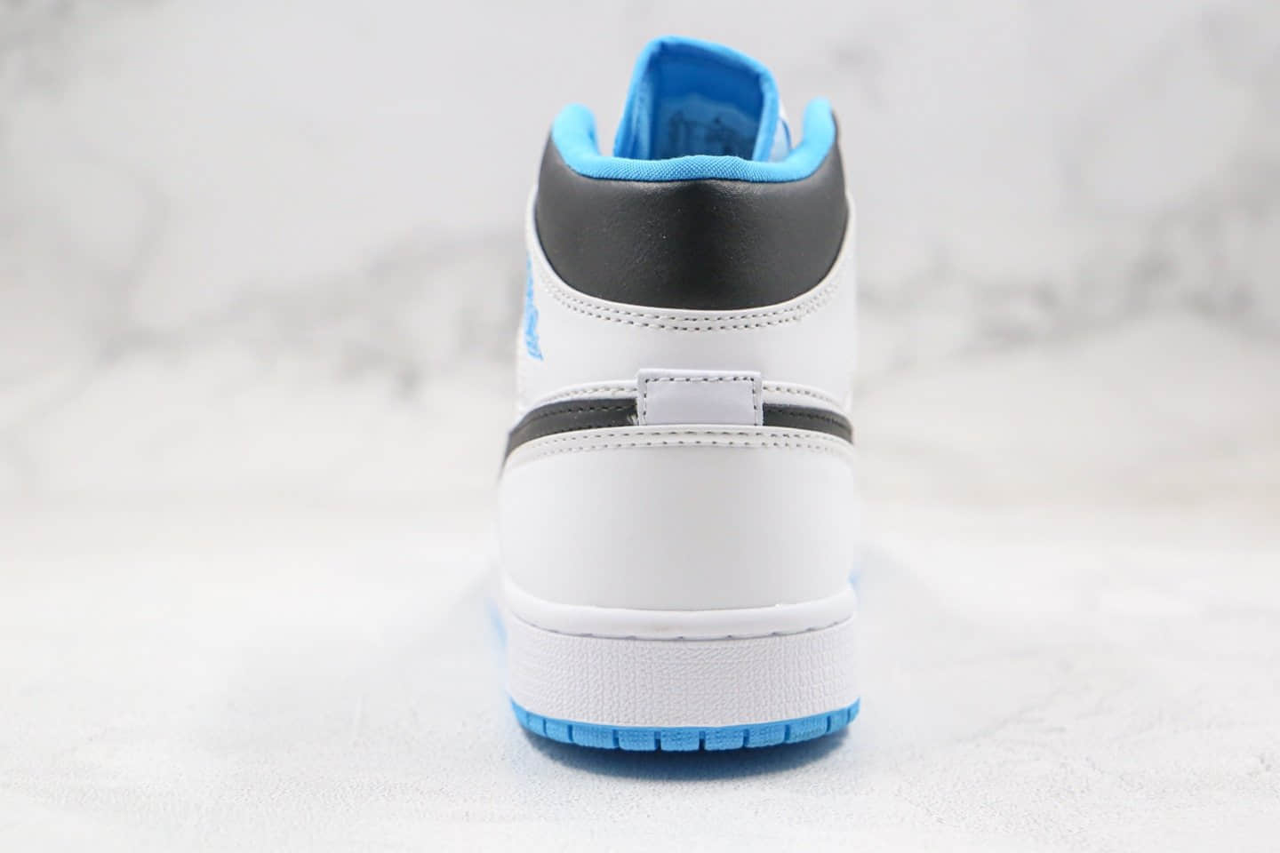 乔丹Air Jordan 1 Mid Laser Blue纯原版本中帮AJ1激光白黑蓝色原盒原标正确后跟定型 货号:554724-141