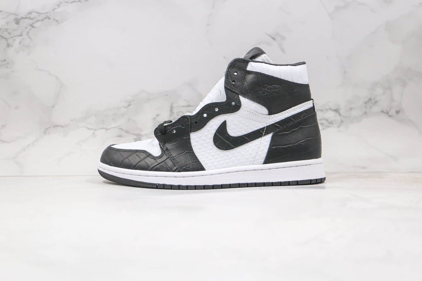 乔丹Air Jordan 1 WMNS Snake Swoosh Logo纯原版本高帮AJ1蛇纹白黑色正确鞋面材质 (ID:54249) - 图片1