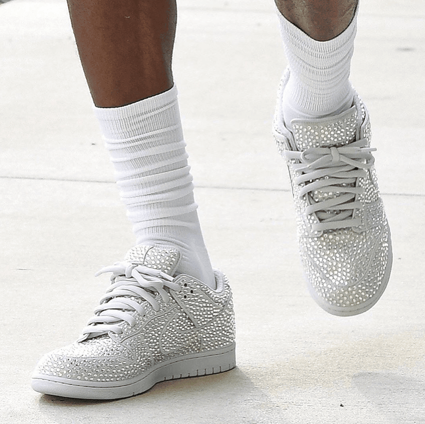 詹姆斯上脚的这双“满钻”Dunk太闪了!全新 Cactus Plant Flea Market x Nike Dunk Low首度曝光!