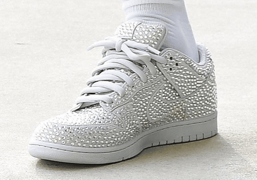 詹姆斯上脚的这双“满钻”Dunk太闪了!全新 Cactus Plant Flea Market x Nike Dunk Low首度曝光!
