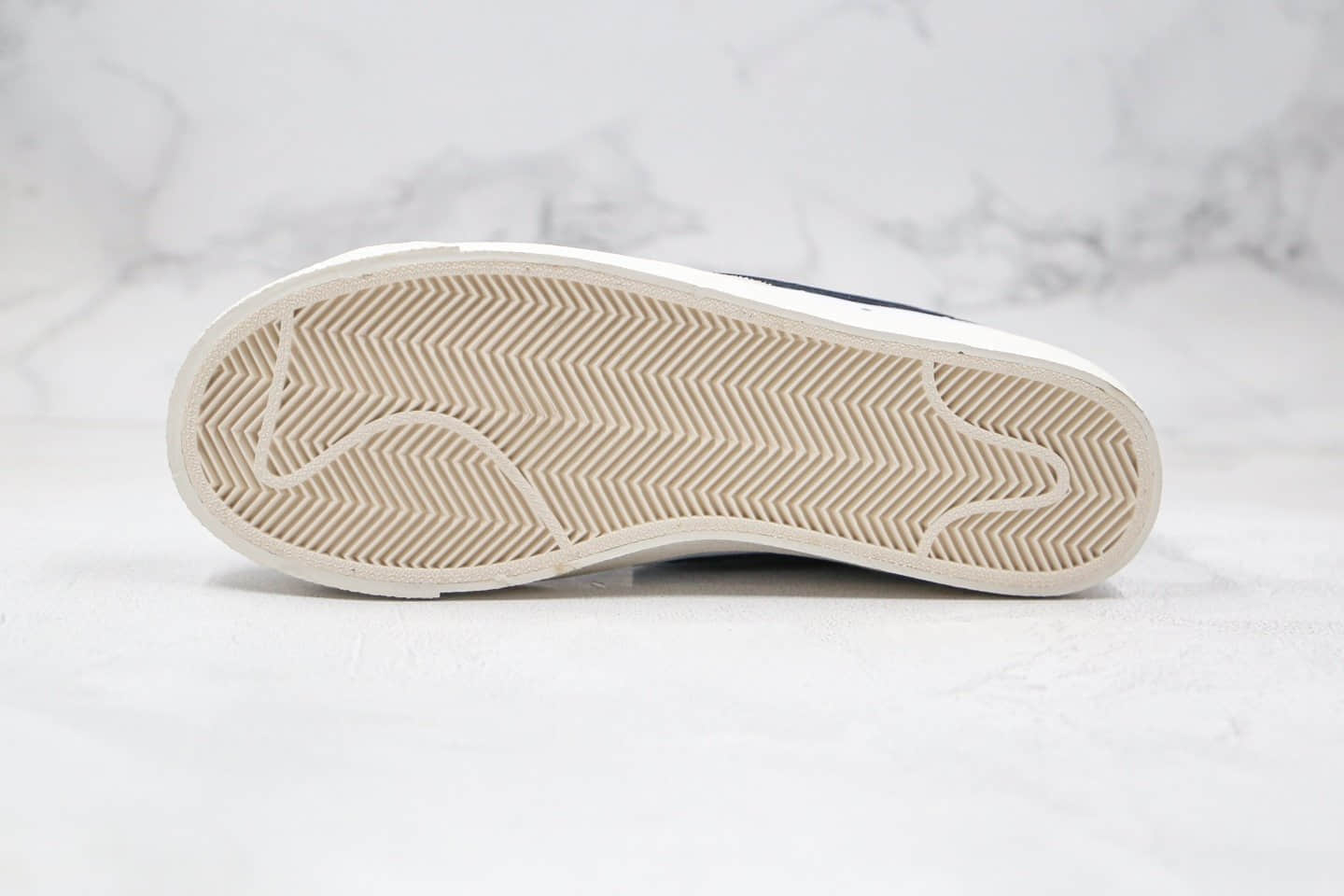 耐克Nike Blazer Mid纯原版本开拓者高帮皮面板鞋白黑色原标原盒 货号:BQ6806-100
