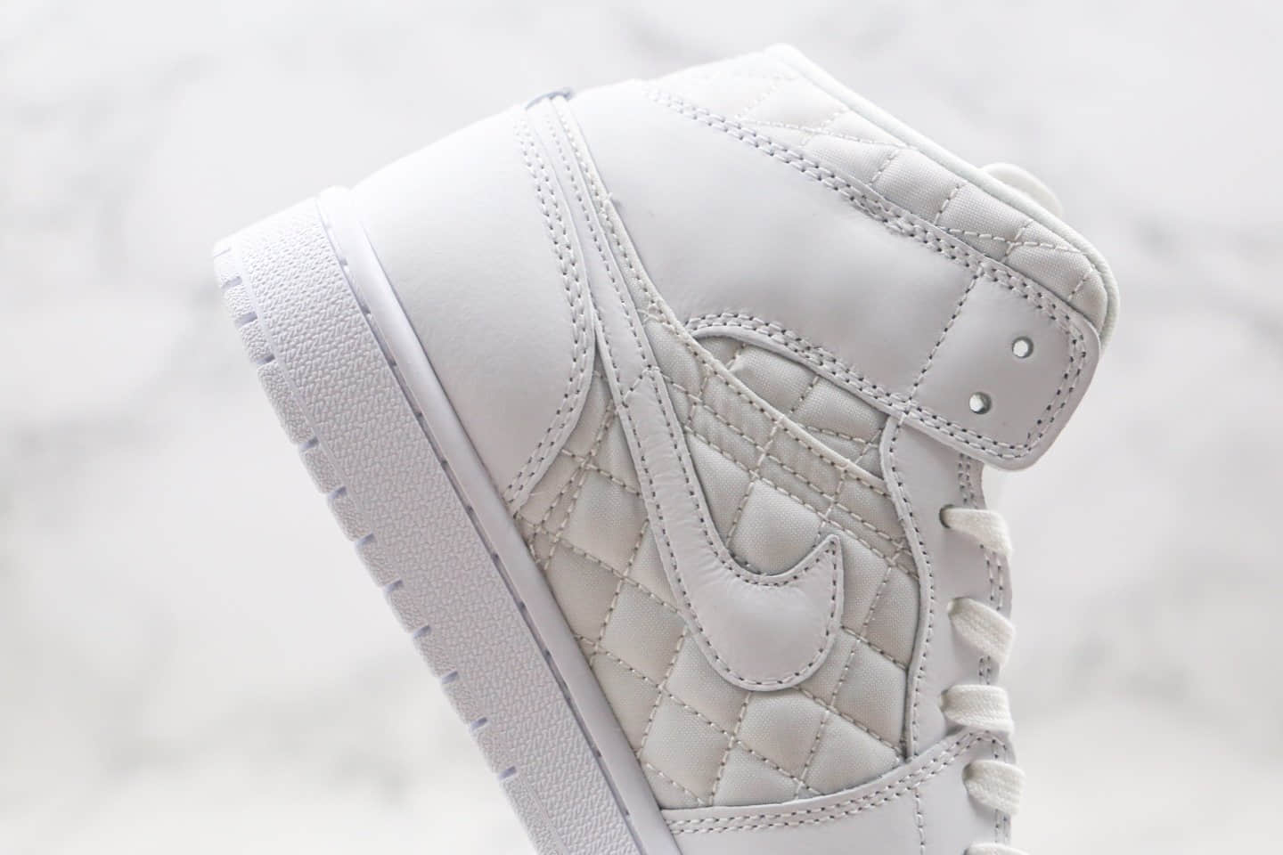 乔丹Air Jordan 1 Mid Quilted White纯原版本中帮AJ1面包菱格雪白香奈儿配色内置气垫原盒原标 货号:DB6078-100