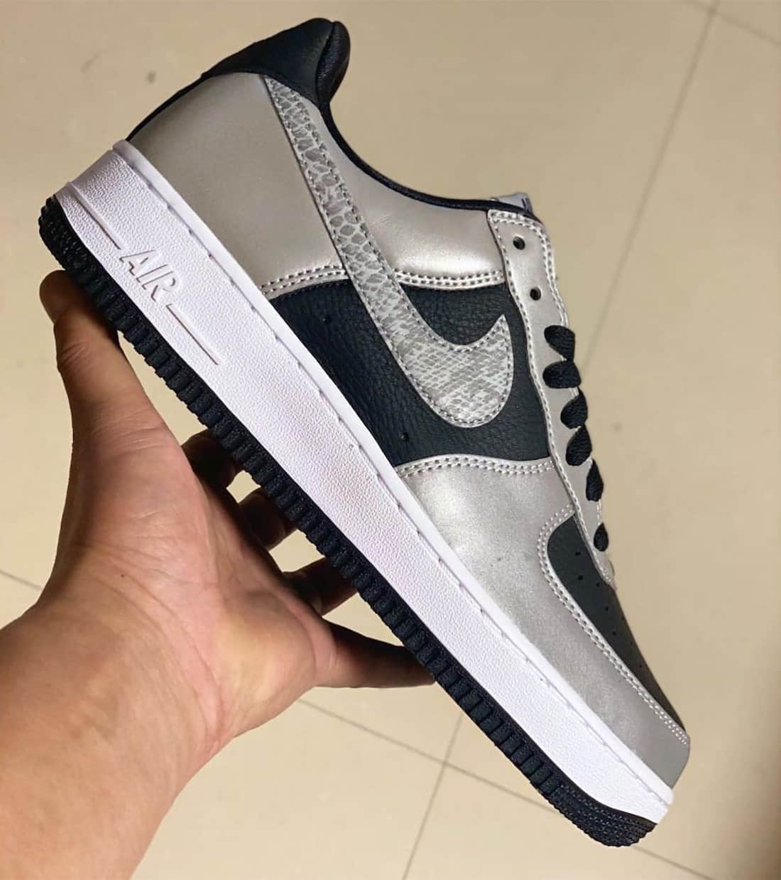Nike AF1 B反光蛇纹明年回归!这个3M效果超酷! 货号:DJ6033-001