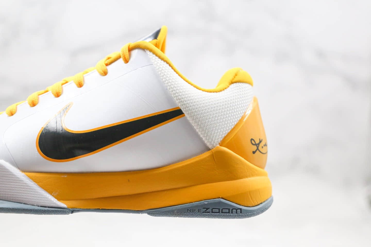 耐克Nike Zoom Kobe 5纯原版本科比5代男子实战篮球鞋白黄色内置真碳纤维板 货号:386430-104