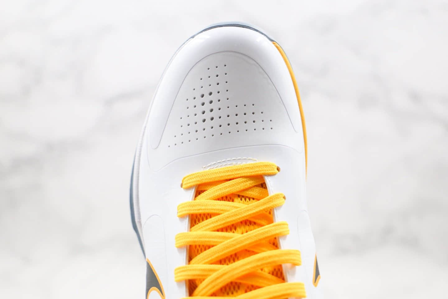 耐克Nike Zoom Kobe 5纯原版本科比5代男子实战篮球鞋白黄色内置真碳纤维板 货号:386430-104