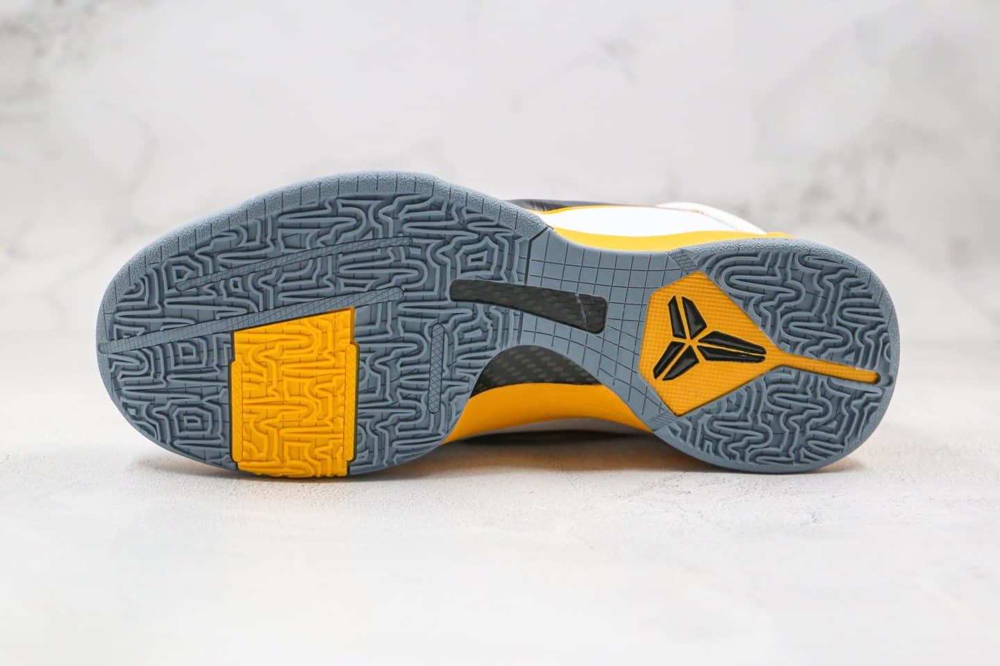 耐克Nike Zoom Kobe 5纯原版本科比5代男子实战篮球鞋白黄色内置真碳纤维板 货号:386430-104