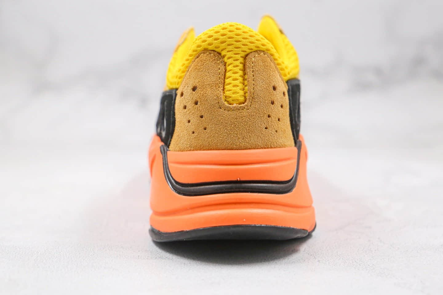 阿迪达斯Adidas YEEZY 700纯原版本复古椰子700老爹鞋黄橙色内置巴斯夫爆米花大底缓震 货号:FW2496