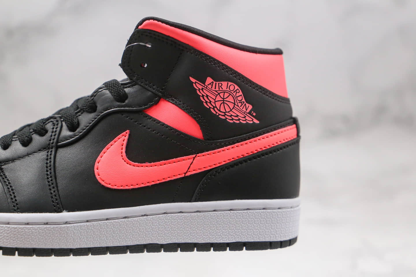 乔丹Air Jordan 1 Mid纯原版本中帮AJ1荧光黑粉色原楦头纸板打造原盒原标 货号:BQ6472-004