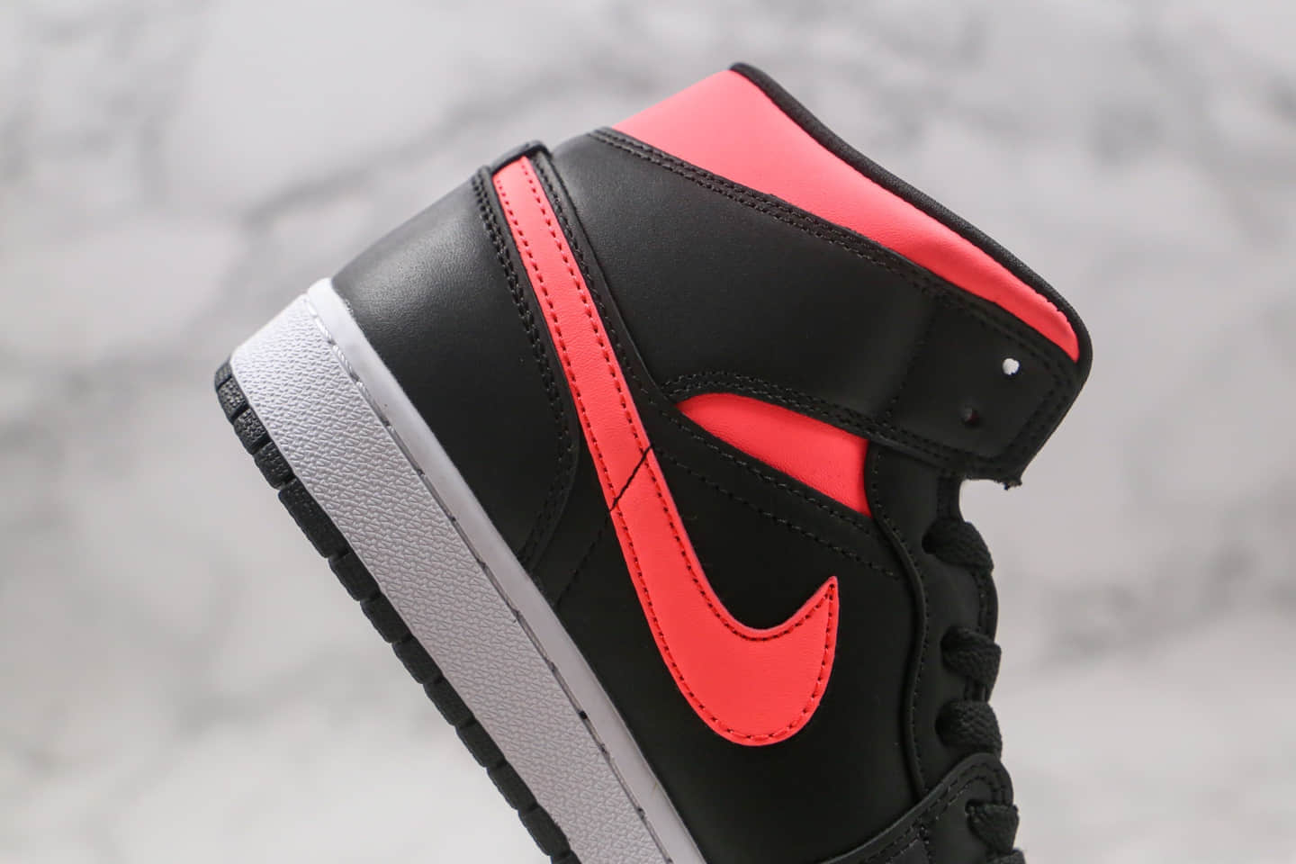 乔丹Air Jordan 1 Mid纯原版本中帮AJ1荧光黑粉色原楦头纸板打造原盒原标 货号:BQ6472-004
