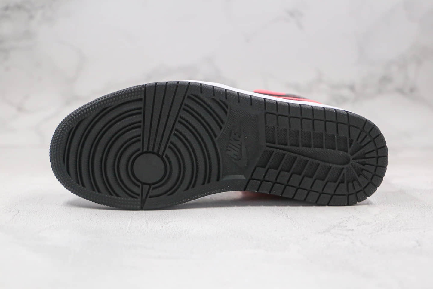 乔丹Air Jordan 1 Mid纯原版本中帮AJ1荧光黑粉色原楦头纸板打造原盒原标 货号:BQ6472-004