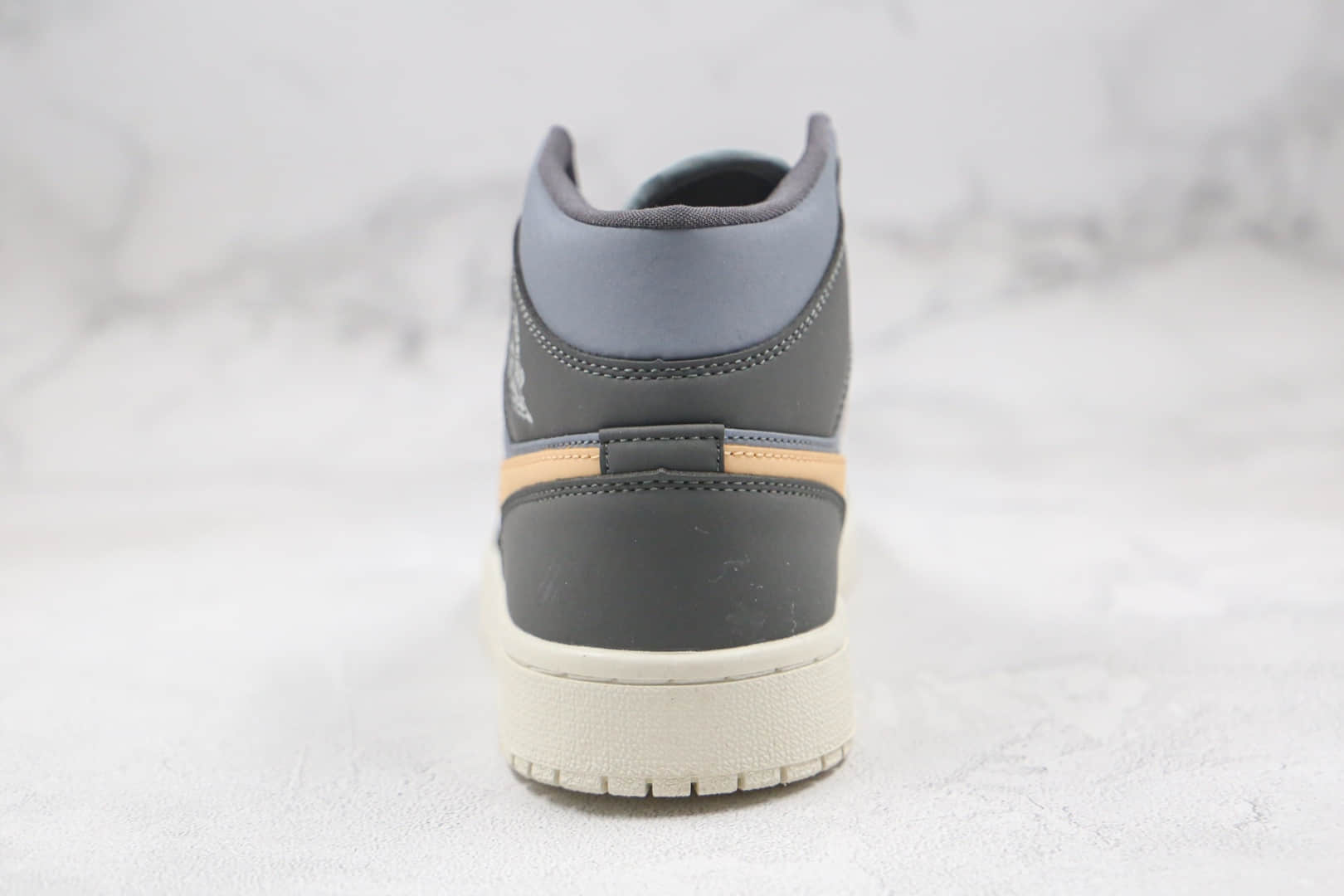 乔丹Air Jordan 1 Mid纯原版本中帮AJ1灰黄色原楦头纸板打造原鞋开模一比一 货号:BQ6472-020