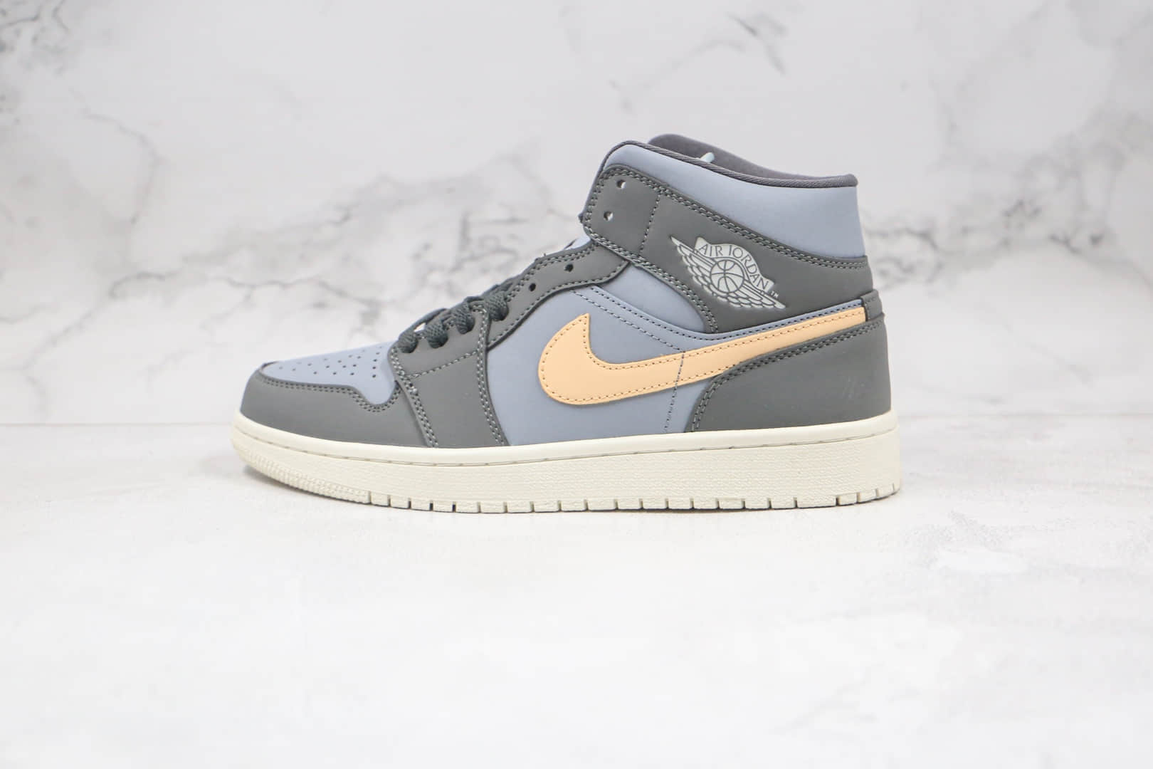 乔丹Air Jordan 1 Mid纯原版本中帮AJ1灰黄色原楦头纸板打造原鞋开模一比一 货号:BQ6472-020