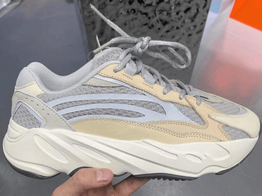 酷似天价首发配色！奶油Yeezy 700 V2“ Cream”实物首度曝光！ (ID:60663) - 图片1