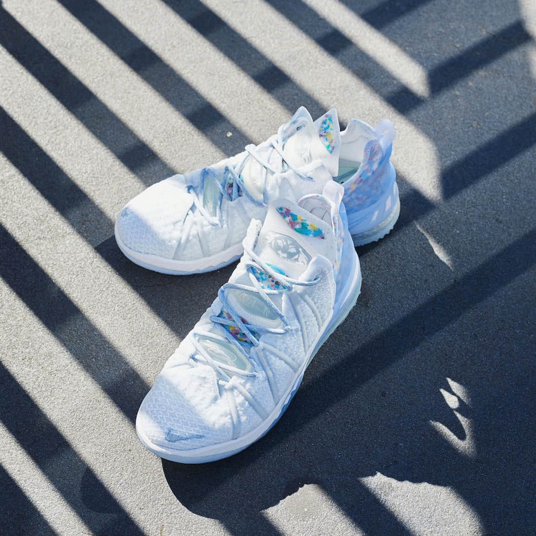 清爽冰蓝!詹姆斯LeBron 18新配色即将登场! 货号:CW3156-400