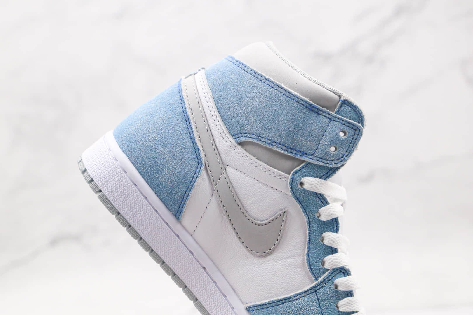 乔丹Air Jordan 1 Hyper Royal纯原版本高帮AJ1麂皮白蓝色篮球鞋正确后跟定型原盒原标 货号:555088-402