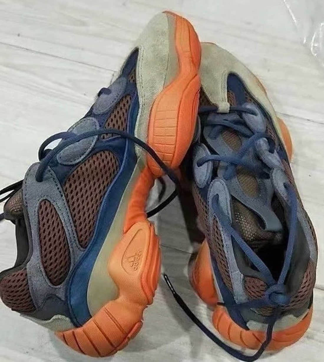 侃爷爱上赛博朋克风格了?Yeezy 500老爹鞋新配色你打几分?