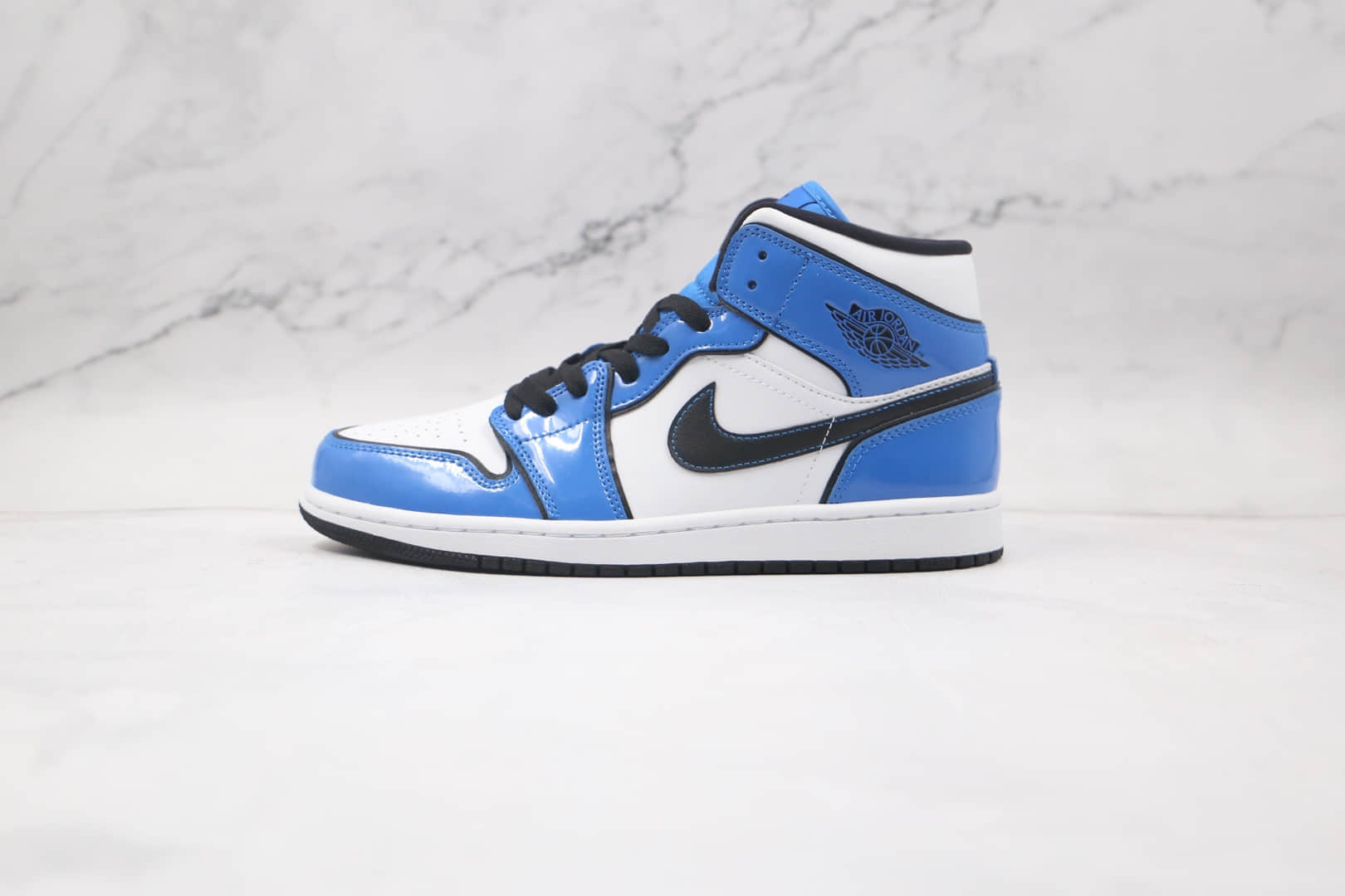 乔丹Air Jordan 1 Mid Signal Blue纯原版本中帮AJ1二次元描边白蓝小闪电原楦头纸板打造 (ID:61973) - 图片1