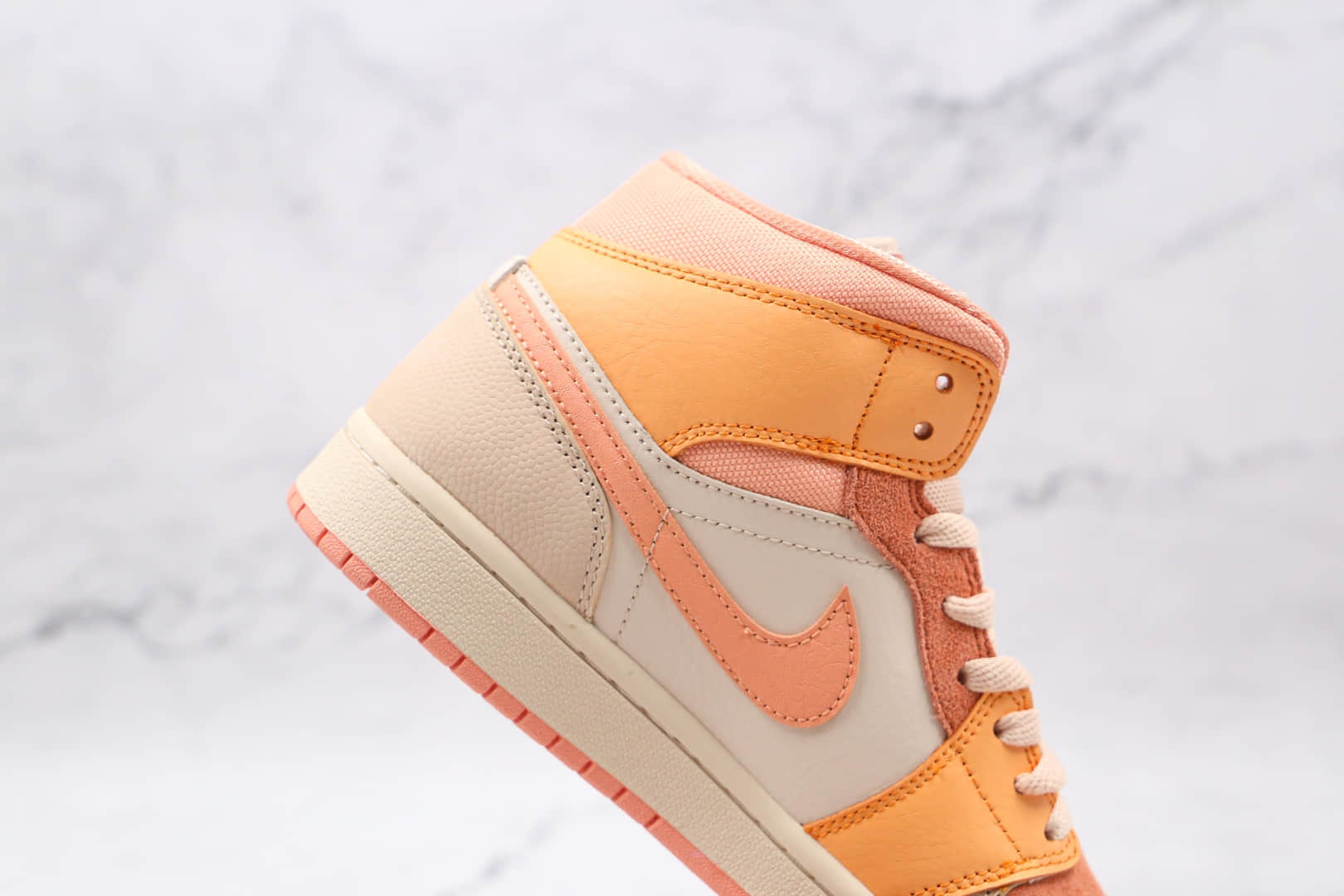 乔丹Air Jordan 1 Mid Apricot Orange纯原版本中帮AJ1杏橙色篮球鞋原鞋开模一比一打造 货号:DH4270-800