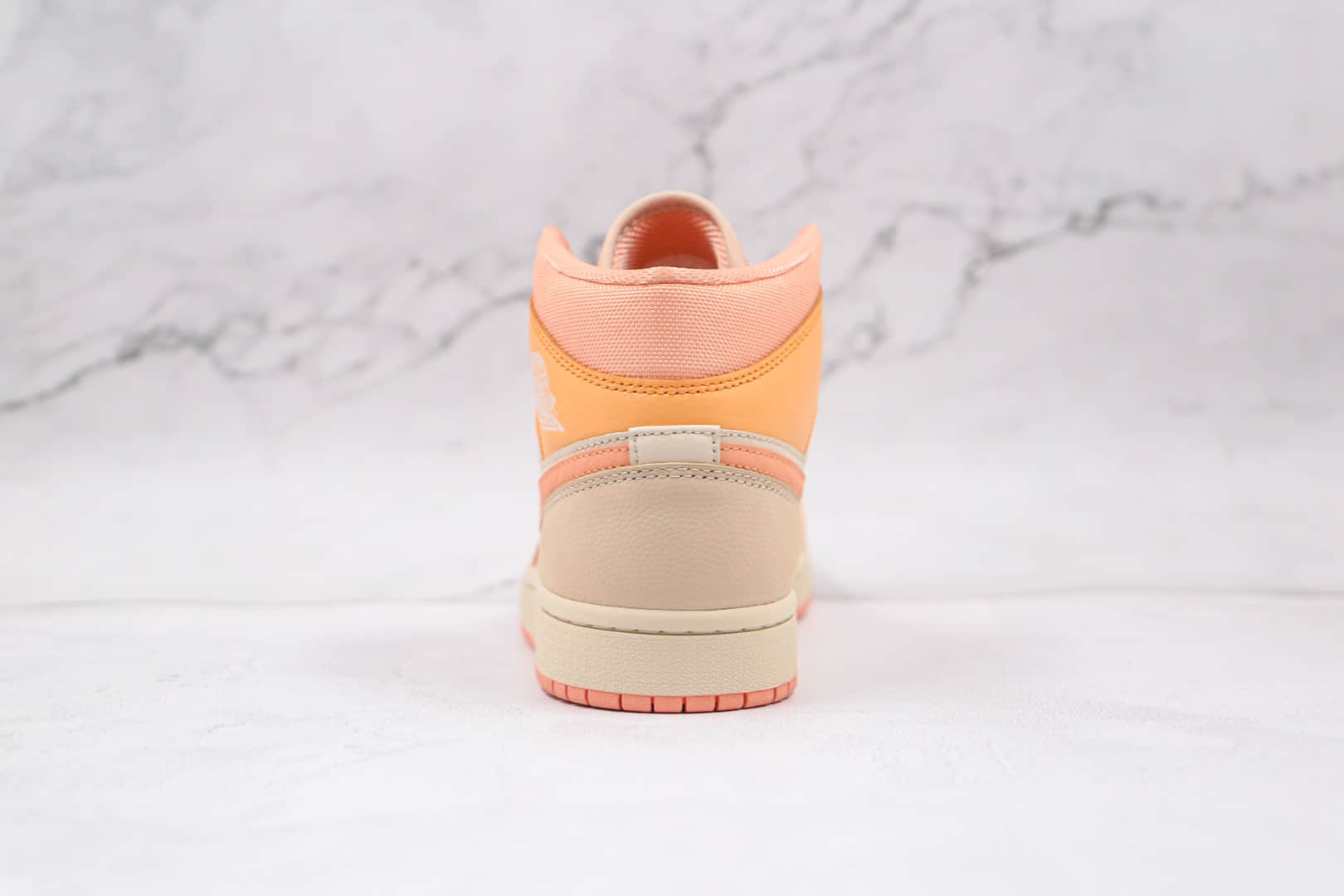 乔丹Air Jordan 1 Mid Apricot Orange纯原版本中帮AJ1杏橙色篮球鞋原鞋开模一比一打造 货号:DH4270-800