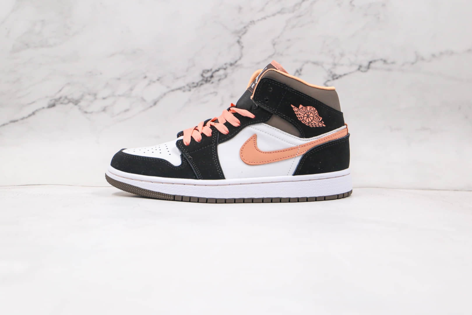 乔丹Air Jordan 1 Mid纯原版本中帮AJ1蜜桃摩卡色篮球鞋正确后跟定型 (ID:62854) - 图片1