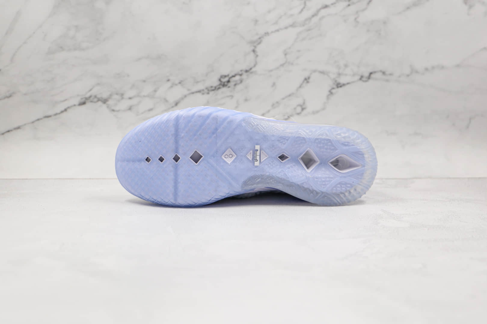 耐克Nike LeBron XVIII EP纯原版本詹姆斯18代白冰蓝色实战篮球鞋内置气垫 货号:CW3156-400
