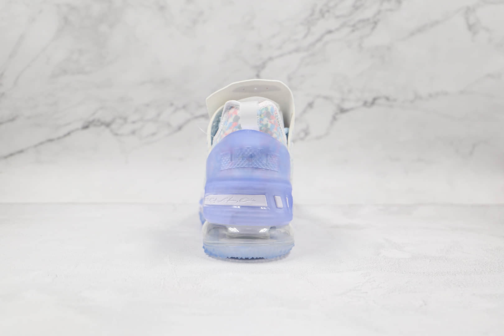 耐克Nike LeBron XVIII EP纯原版本詹姆斯18代白冰蓝色实战篮球鞋内置气垫 货号:CW3156-400