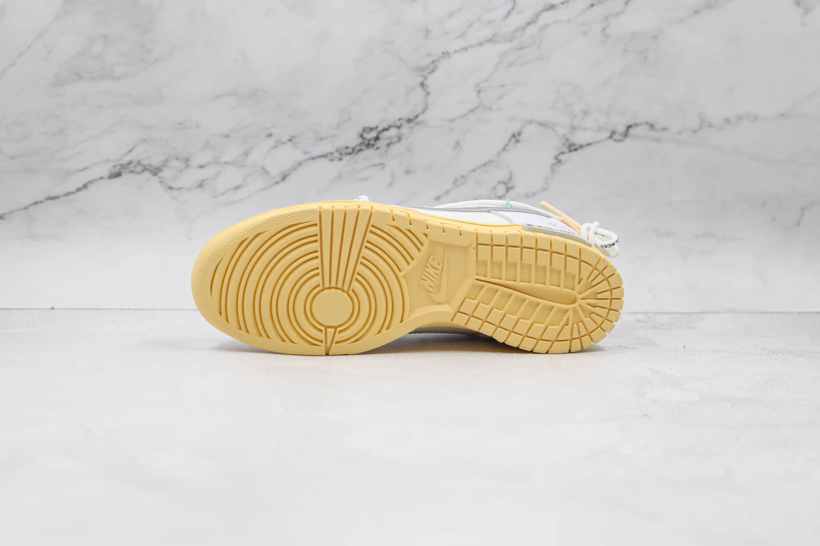 耐克Nike SB DUNK x OFF-WHITE联名款纯原版本低帮SB DUNK白银色板鞋原盒原标 货号:DM1602-127