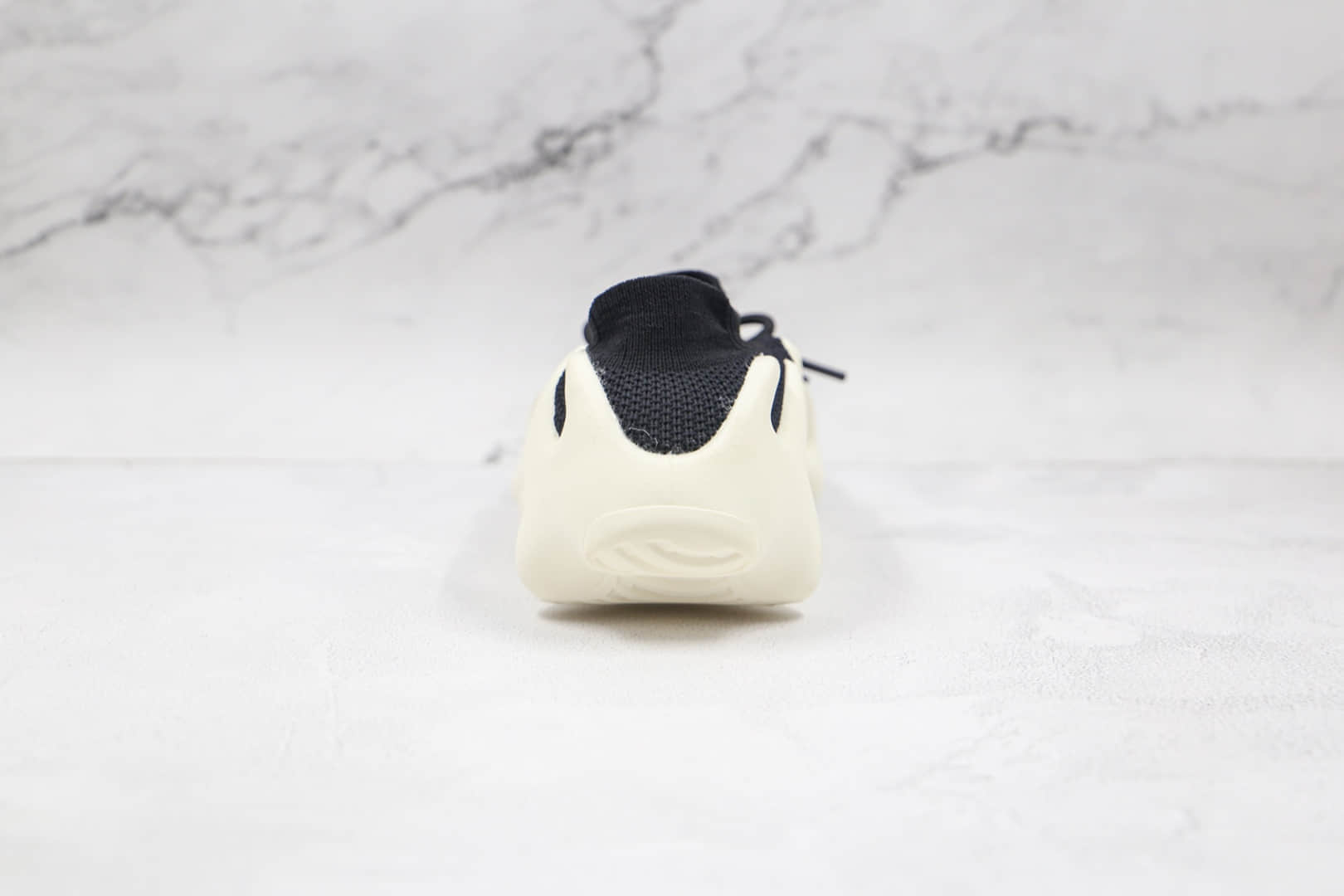 阿迪达斯Kanye West x adidas Yeezy 450“Cloud White”纯原版本侃爷椰子450火山鞋小笼包白黑色原楦头开模打造 货号:H68040