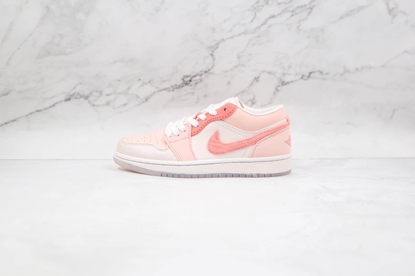 乔丹Air Jordan 1 Low纯原版本低帮AJ1粉色毛绒钩板鞋原楦头纸板打造 (ID:66531) - 图片1