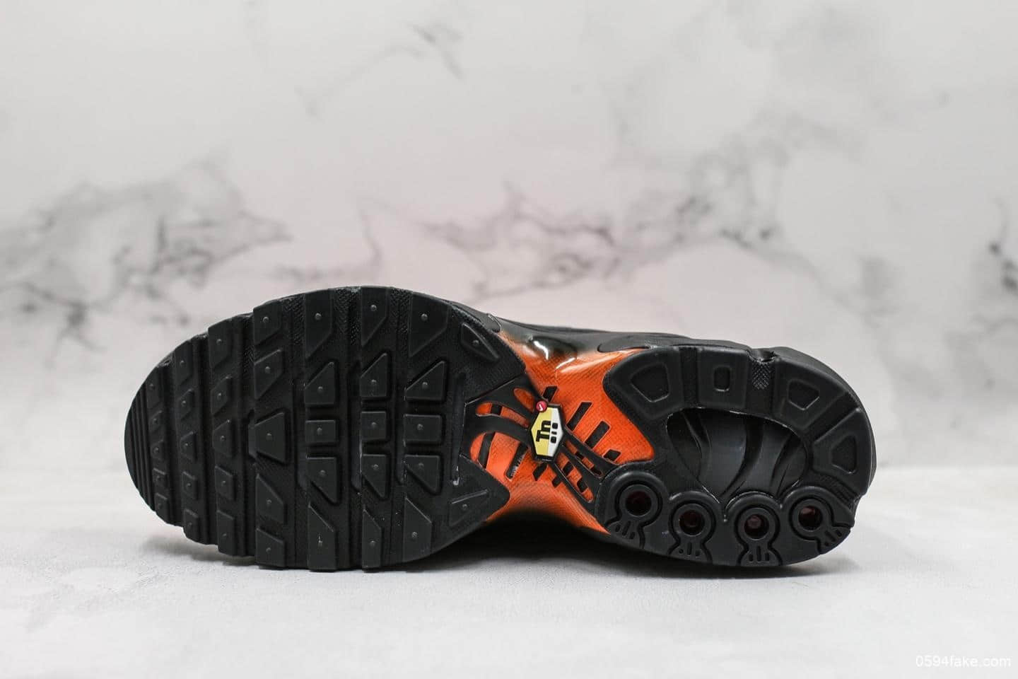 耐克Nike Air Max Plus纯原版本复古跑鞋内置后侧Max气垫支柱 货号:CI2299-106