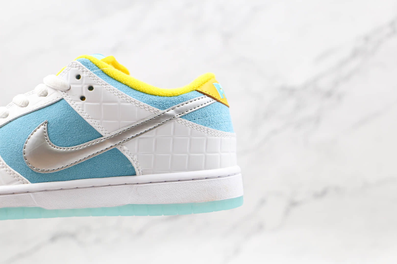 耐克Nike SB Dunk Low Pro QS x FTC联名款纯原版本低帮SB DUNK白蓝色网格板鞋内置气垫 货号:DH7687-400