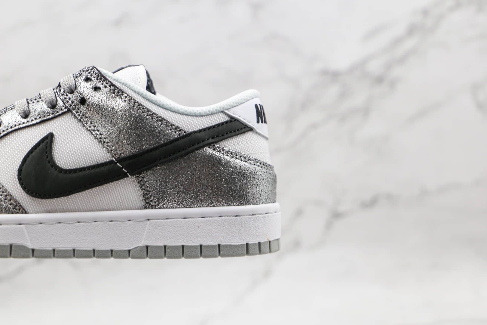 耐克Nike Dunk Low Retro纯原版本伦纳德白银色黑钩DUNK板鞋原楦头纸板打造 货号：DO5882-001