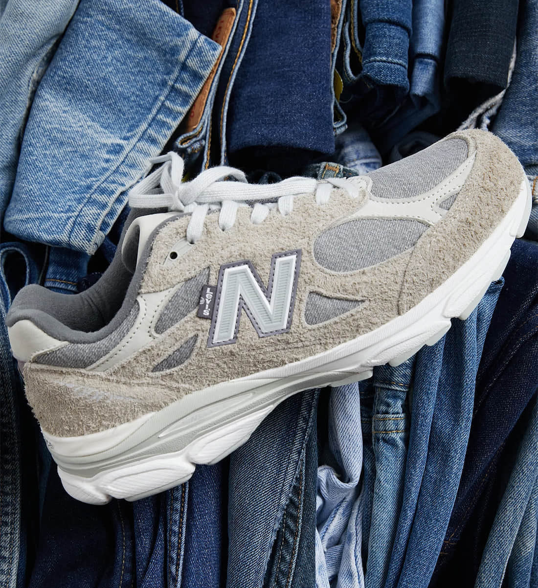 李维斯 x 新百伦新联名曝光!居然是NB990V3!