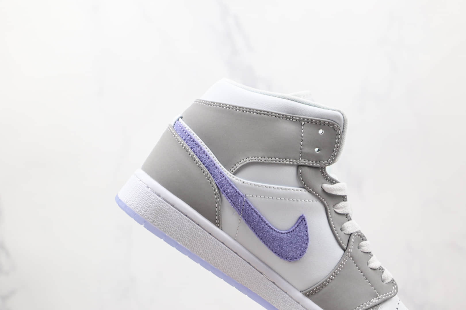 乔丹Air Jordan 1 Mid Wolf Grey纯原版本中帮AJ1白灰蓝色篮球鞋原楦头纸板打造 货号:BQ6472-105