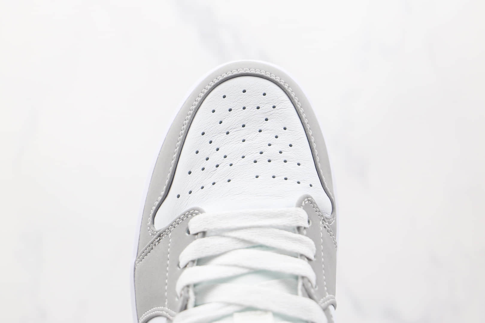 乔丹Air Jordan 1 Mid Wolf Grey纯原版本中帮AJ1白灰蓝色篮球鞋原楦头纸板打造 货号:BQ6472-105