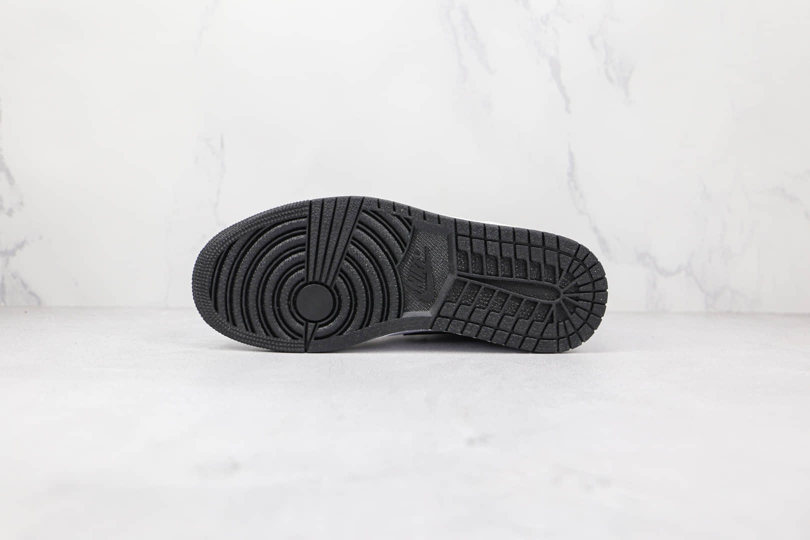 乔丹Air Jordan 1 Mid Light Smoke Grey纯原版本中帮AJ1白灰黑烟灰色板鞋正确后跟定型 货号:BQ6472-015