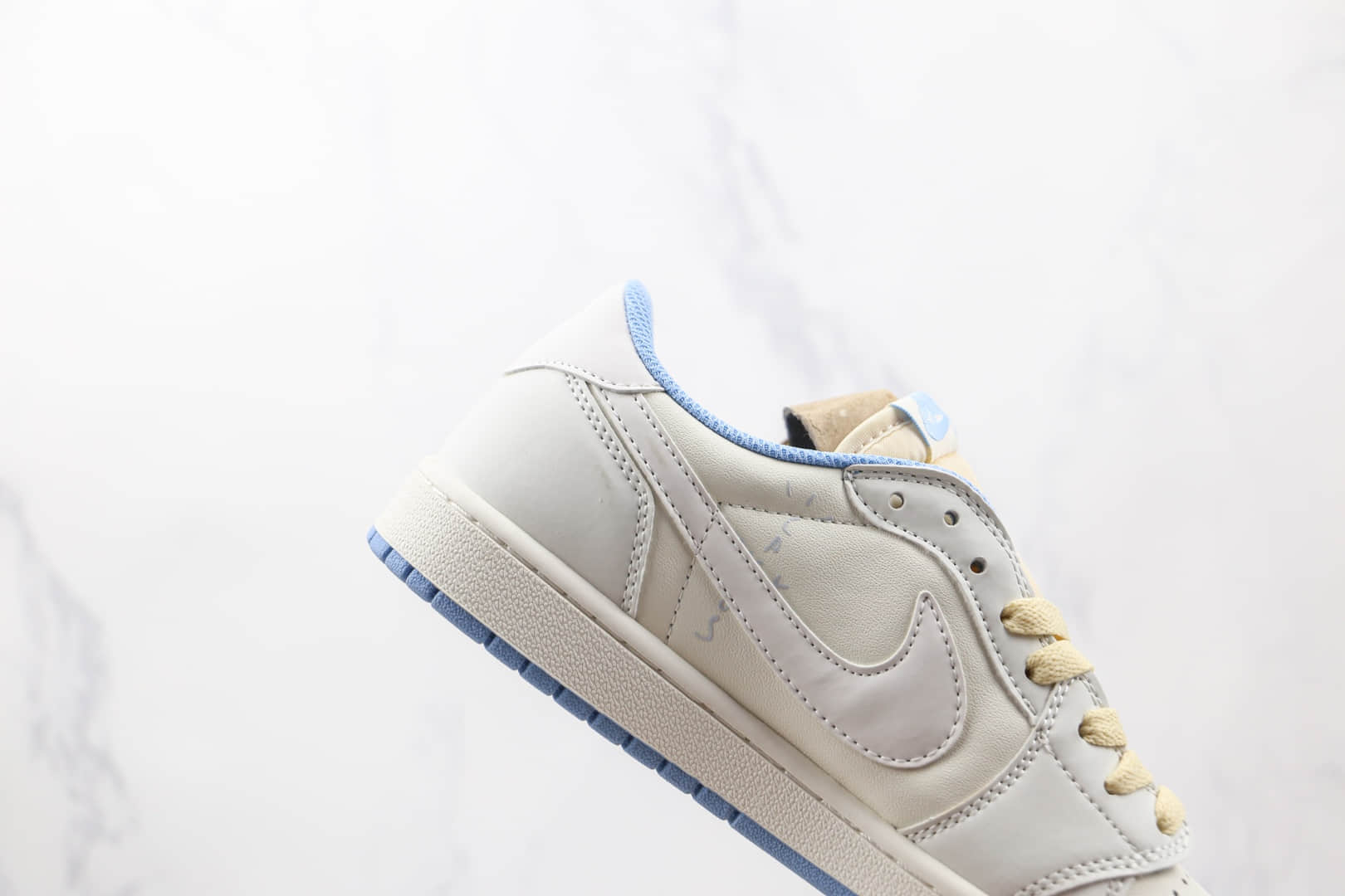 乔丹Air Jordan 1 Low Military Blue x Travis Scott x Fragment三方联名款纯原版本低帮AJ1倒勾米白蓝色热成像板鞋原盒原标 货号:DM7866-148