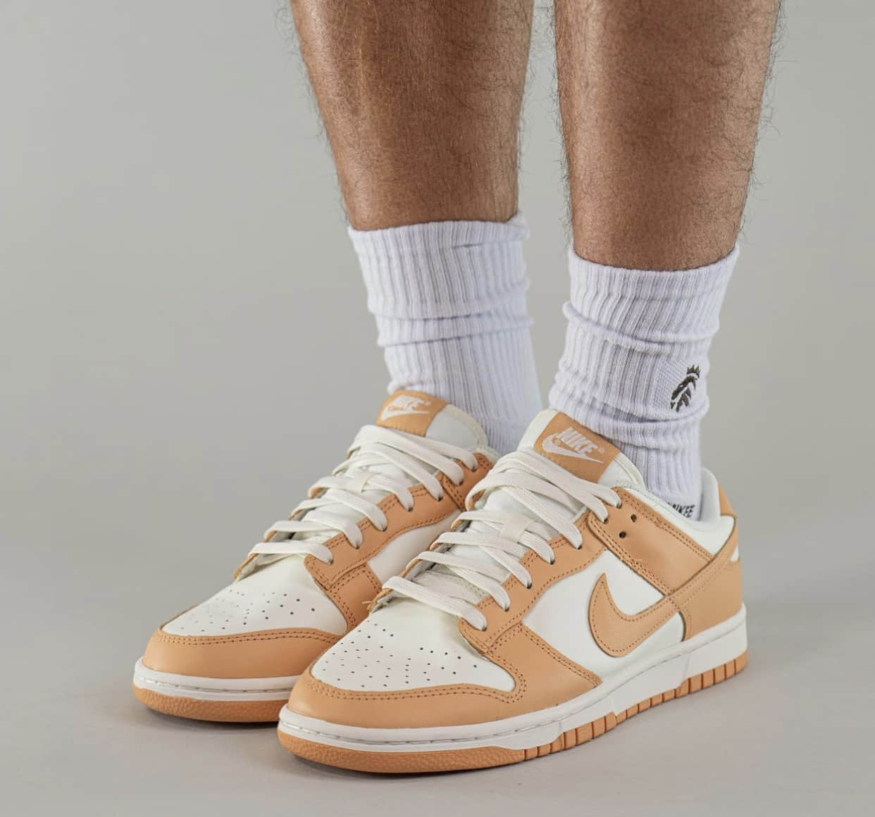 清新温柔！全新配色 Dunk Low 上脚曝光！ (ID:75277) - 图片1