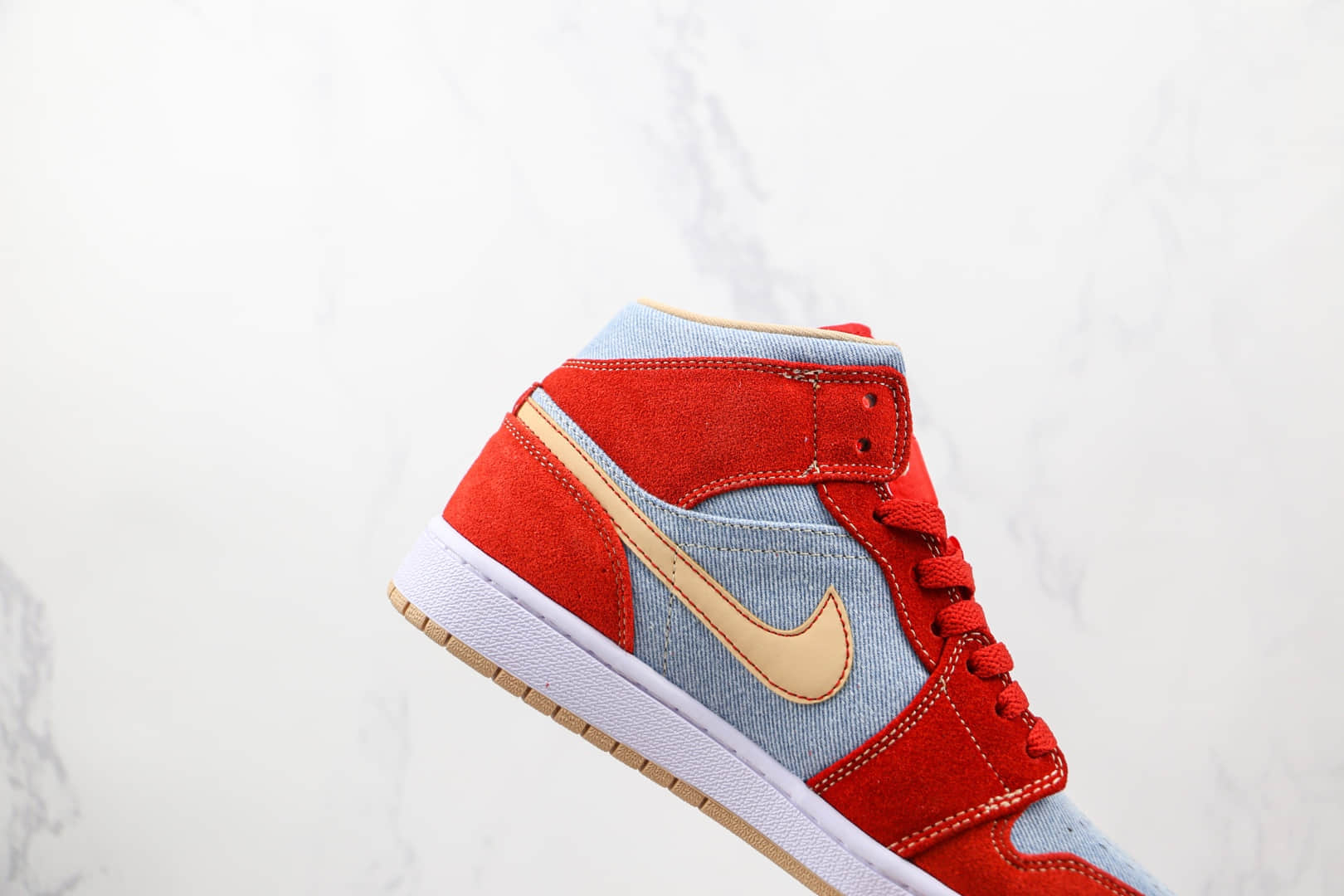 乔丹Air Jordan 1 Mid Denim纯原版本中帮AJ1灰红色牛仔板鞋原档案数据开发 货号:DM4352-600