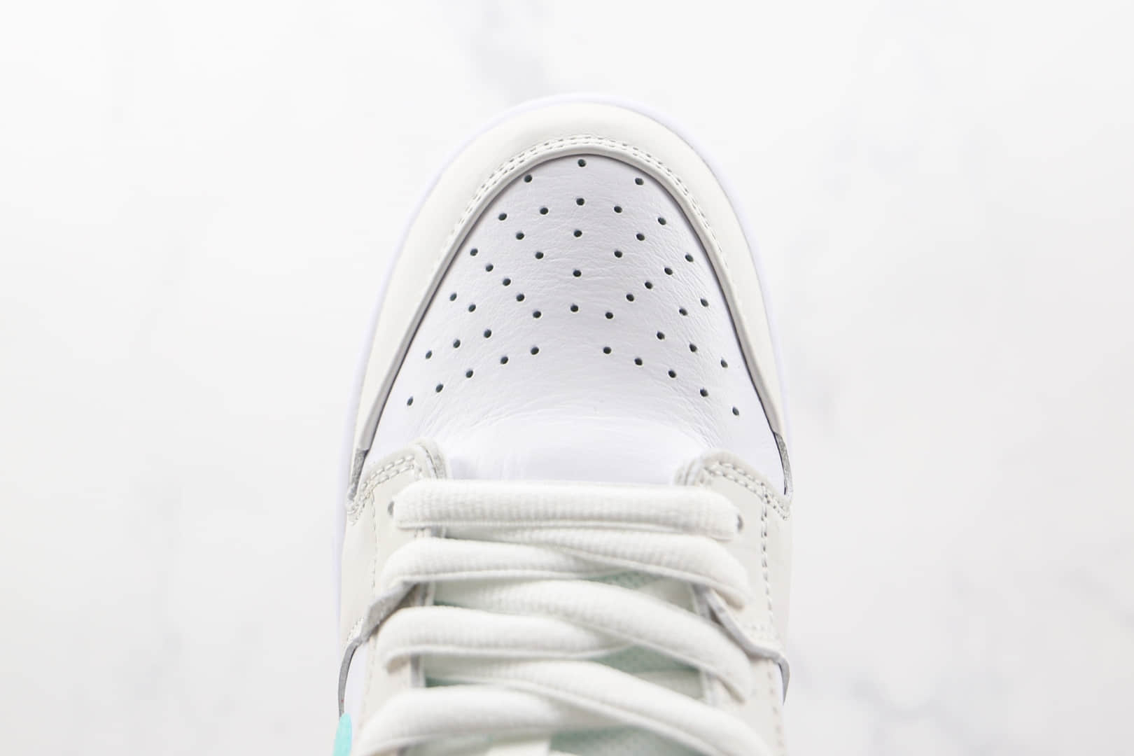 耐克Nike SB Dunk Low纯原版本低帮SB DUNK白钻石白银换钩绿钩板鞋内置气垫 货号:BV1310-100
